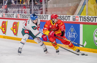 Janis Moser devant Simon Sezemsky