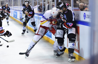 Reto Schmutz aux prises avec Janis Moser