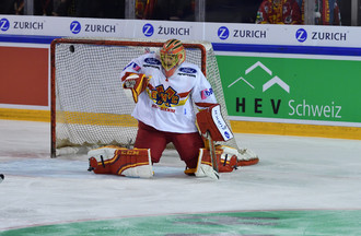 La frappe de Nicolas Thibaudeau se loge dans la lucarne de la cage de Jonas Hiller