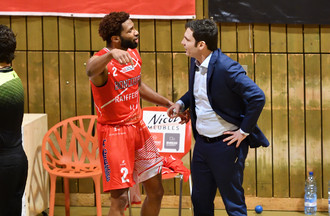 Discussion animée entre Karl Cochran et Vladimir Ruzicic