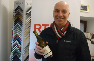 Michel a relevé le défi de Pierre Aucaigne, en nous apportant un bouteille de blanc