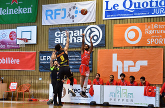 Karl Cochran à trois points