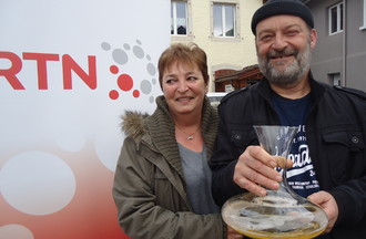 Patricia et Pierre ont relevé le défi de Yann en nous apportant une carafe