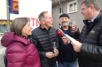 Les trois candidats au test sur le vin Oeil-de-Perdrix, ils ont bien retenu la leçon,ils ont tous gagné