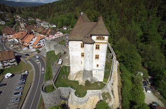 Vue aérienne du château de Valangin