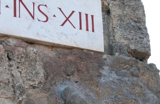 La photo qui nous a fait beaucoup rire, ça indiquait à l'époque les maison closes                                  