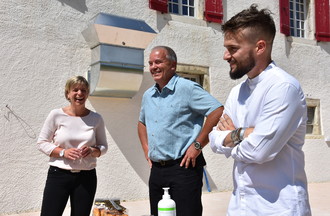 Mélanie Moser, Frédéric Moser et Nathan Boche (tout à droite).