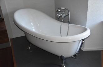Une baignoire style époque.