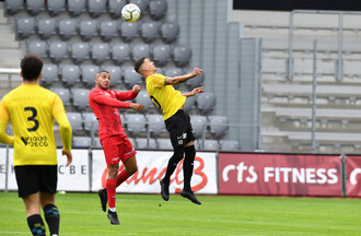 Steve Coehlo devant Karim Ghomrani