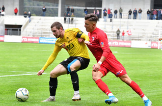 Nolan Erard au combat avec Dragan Stjepanovic