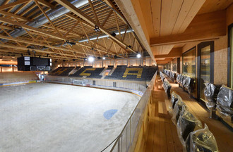 La tribune principale de la Raiffeisen Arena