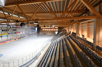 La tribune principale de la Raiffeisen Arena
