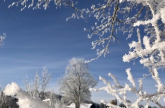 Sandra a joué avec le givre près des Rouges-Terres