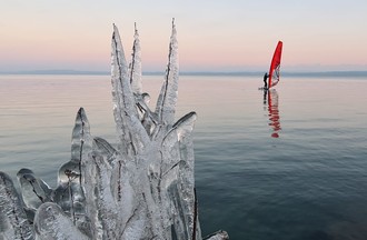 Fabienne a immortalisé un courageux véliplanchiste à Bevaix