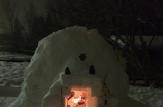 Igloo by night chez Dominique au Noirmont
