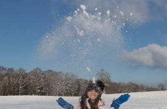 Jeux de neige à la Haute-Borne pour Christel