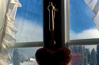 Beaucoup d'amour par cette fenêtre derrière laquelle était Christian à Mont-Soleil