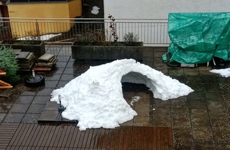 Et après la pluie, il ne reste presque plus rien du bel igloo chez Michaël à Saint-Imier