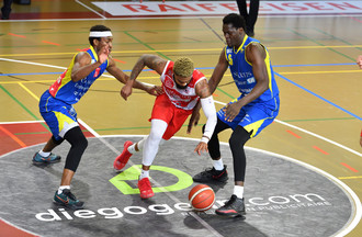 Devin Cooper entre Deondre Burns et Cheikh Sane