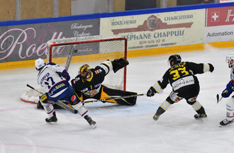 Niki Altorfer marque le 3-2 pour Kloten