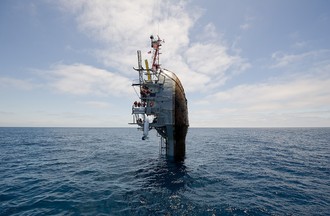  Crédits Wikipedia - U.S. Navy John F. Williams 