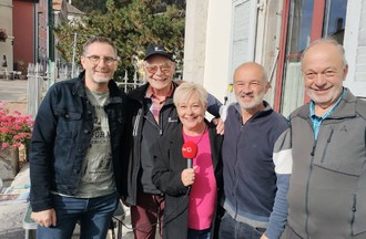 Stéphane, Thierry et Pierre-Alain qui aident Jean-Louis