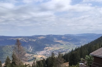 Vue sur la vallon depuis le chalet des Lisières