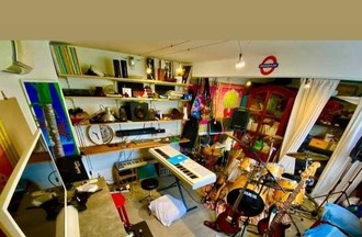 Photo de Marco Previtali son studio de musique