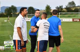 Les staffs se saluent