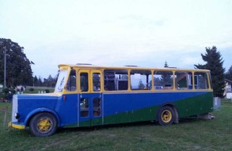 Leur fameux bus avant la restauration