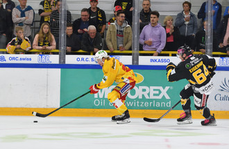 Toni Rajala devant Daniel Eigenmann