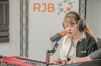 Zoé, 13 ans, en live sur RJB