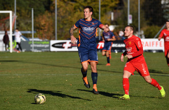 Adrien Jeker devant Steven Habegger