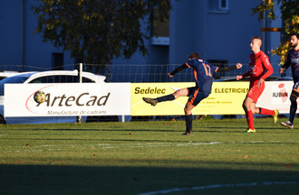 Roman Huber arme sa frappe pour le 2-1