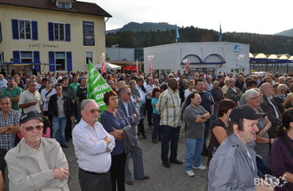 La foule attentive aux différents discours