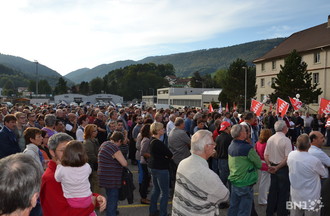 La foule attentive aux différents discours