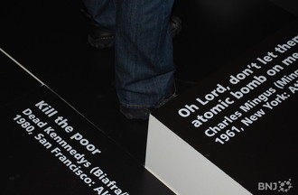 Les restes de l'exposition Bruits incorporés dans What are you doing after the apocalypse?