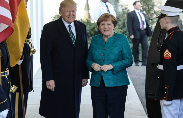 Donald Trump accueille Angela Merkel à la Maison Blanche