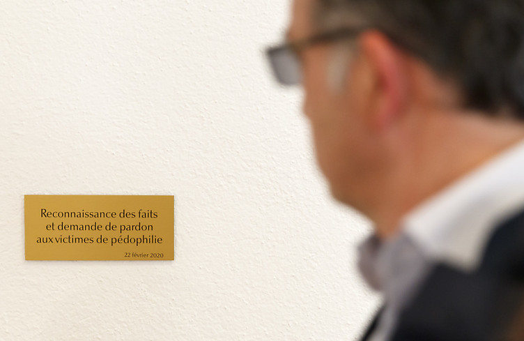 Une plaque pour ne pas oublier les abus sexuels des prêtres