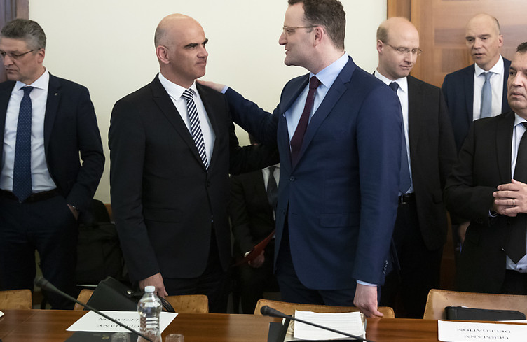 Les pays voisins de l'Italie gardent leurs frontières ouvertes