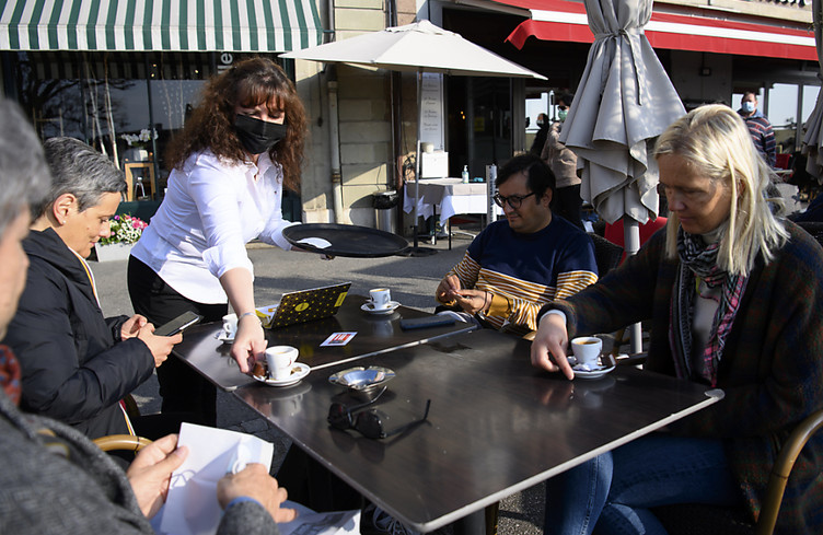 Terrasses, cinémas et stades peuvent rouvrir ce lundi