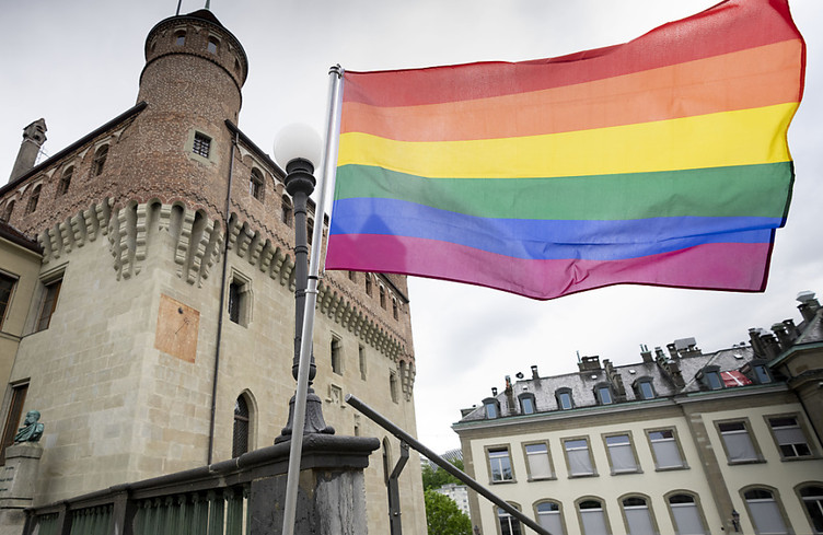 Pas de passages piétons aux couleurs arc-en-ciel à Berne