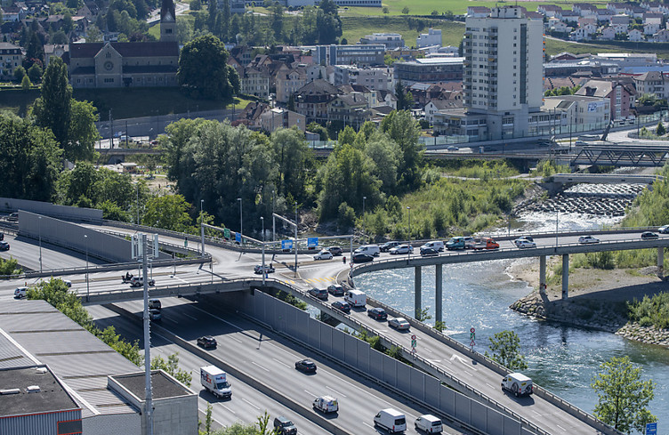 Un conducteur force plusieurs usagers de l'A2 à s'arrêter