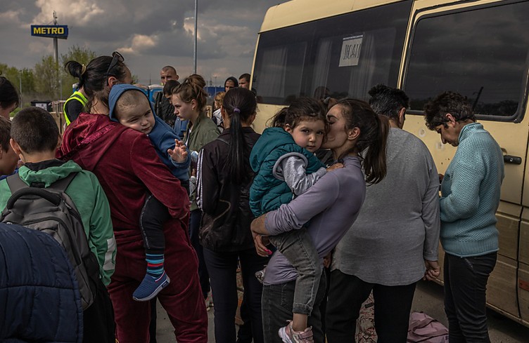 Kiev annonce la reprise des évacuations de Marioupol