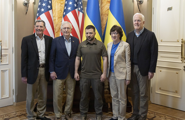 Zelensky rencontre à Kiev des sénateurs républicains américains