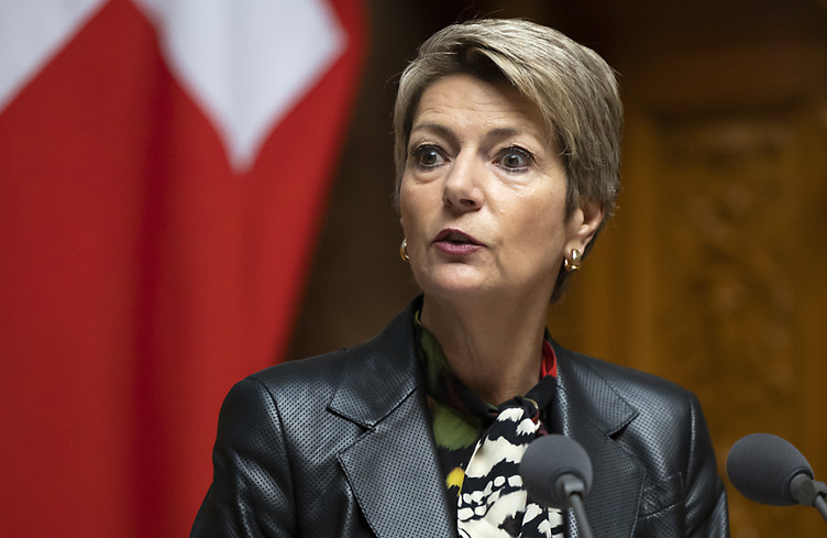 Keller-Sutter veut toujours freiner la croissance des dépenses