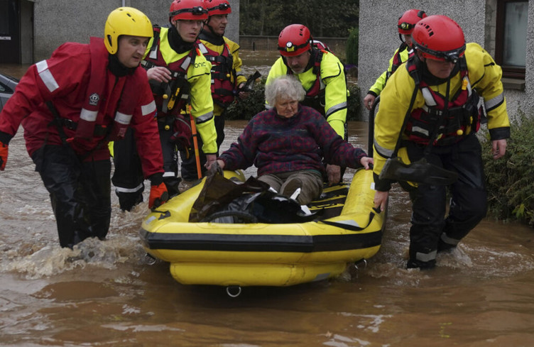Tempête Babet: inondations et coupures d'électricité en Europe du nord