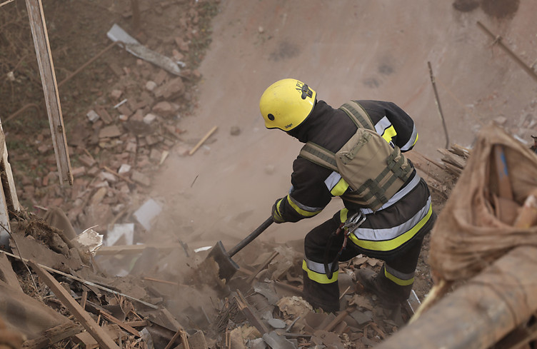 Une frappe russe fait six morts dans la région de Kharkiv