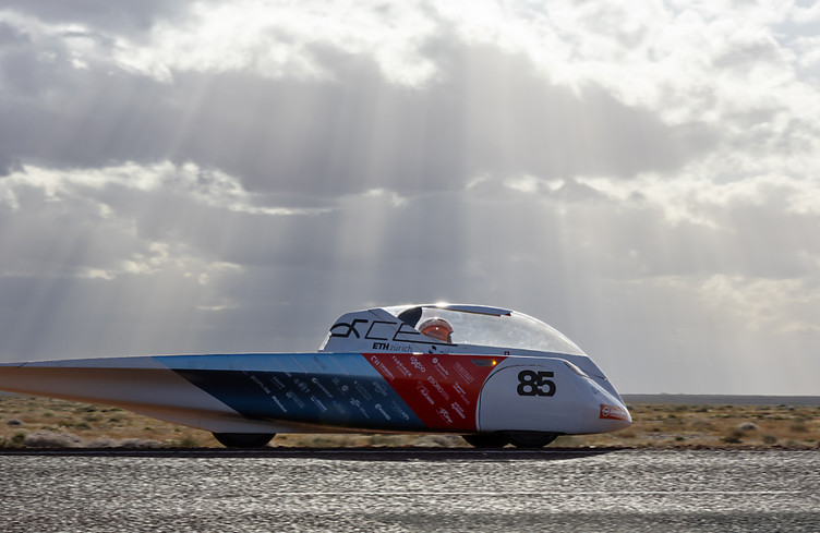 Des étudiants parcourent l'Australie à bord d'une voiture solaire