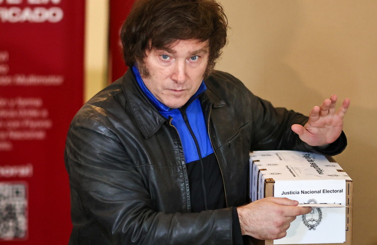 Présidentielle argentine: un ministre et l'antisystème Milei devant